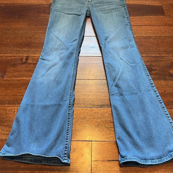 Hollister Light Mid-Rise Boot Jeans 4S - Picture 3 of 7